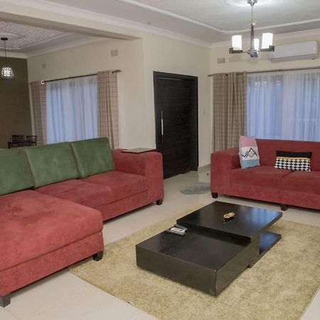Royal Suites Apartments Лусака Экстерьер фото