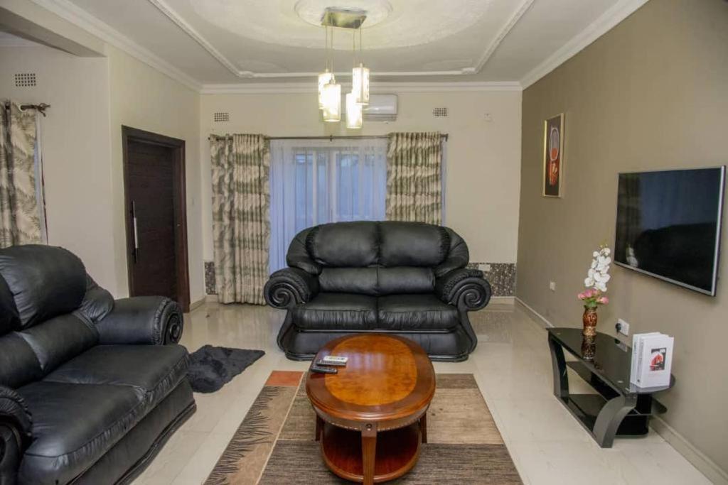 Royal Suites Apartments Лусака Экстерьер фото