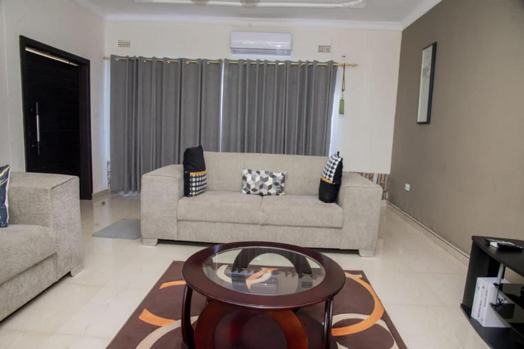 Royal Suites Apartments Лусака Экстерьер фото