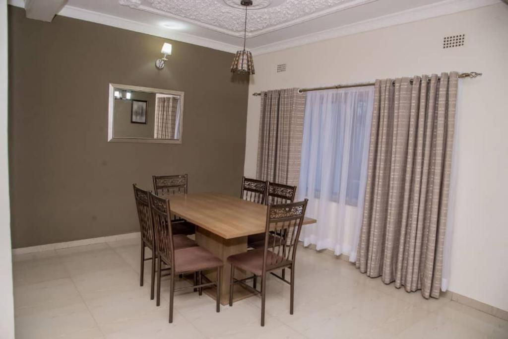 Royal Suites Apartments Лусака Экстерьер фото